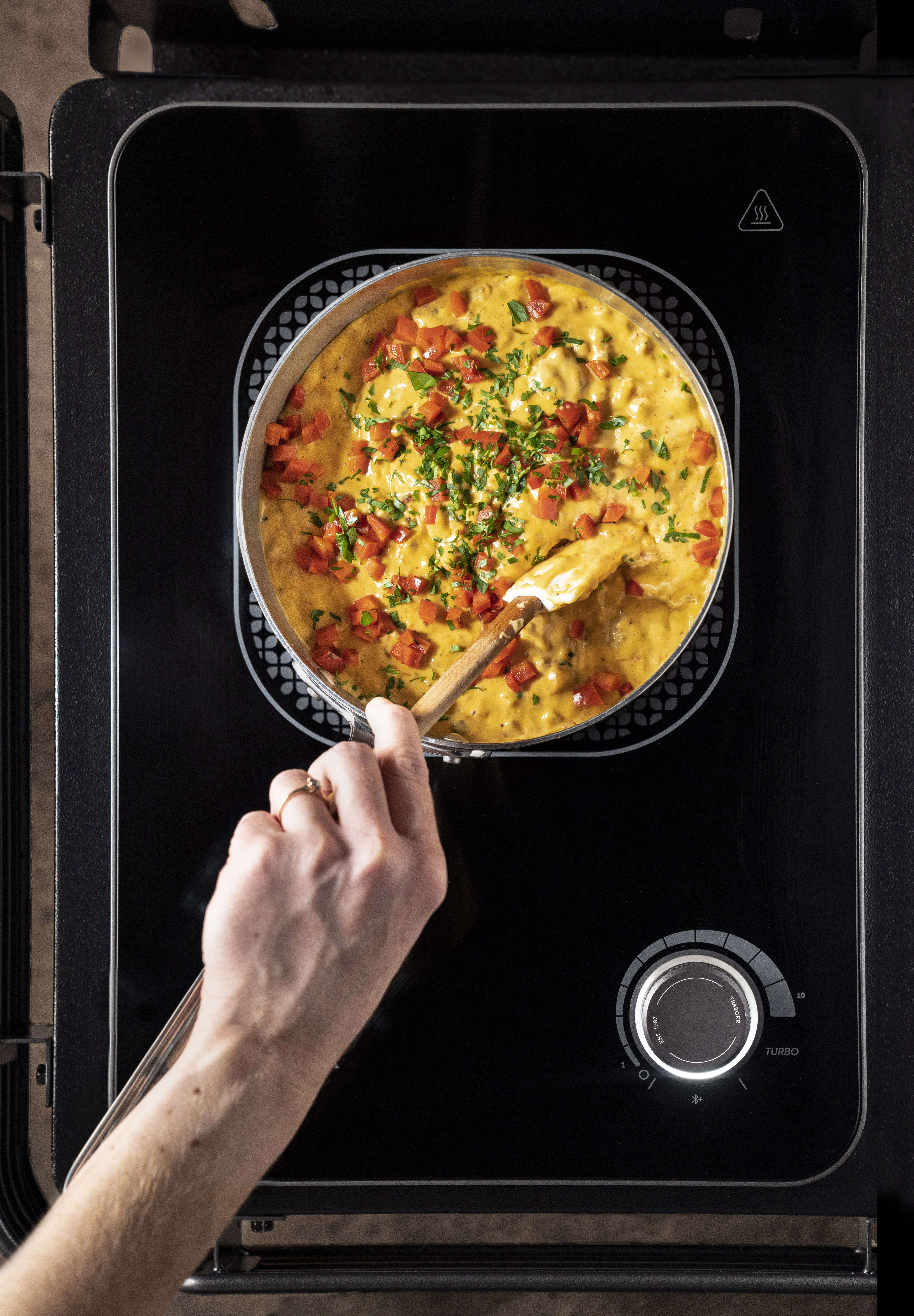 Sauce_Pan_Cheese_Sauce_Induction_Versatility_002.jpg