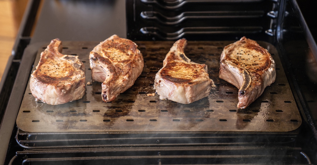 BAC771_Sear Grate_Lifestyle013.jpg