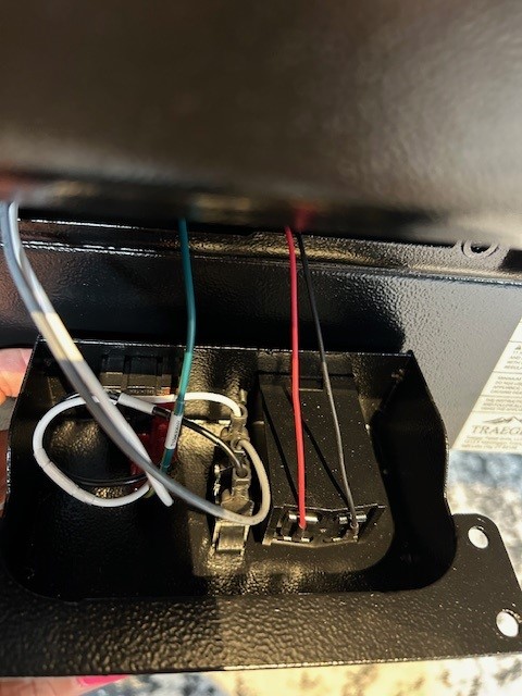 Image of the power panel wires.