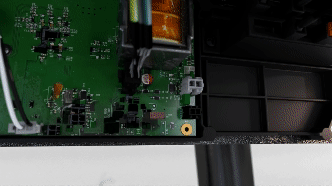 Animation showing the connectors being disconnected. 