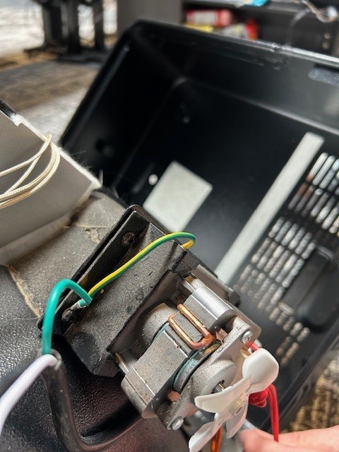 Auger Motor Grounding Wires Step 5.jpg