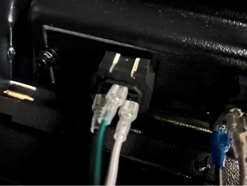 Connection to power strip 2 - yos.jpeg
