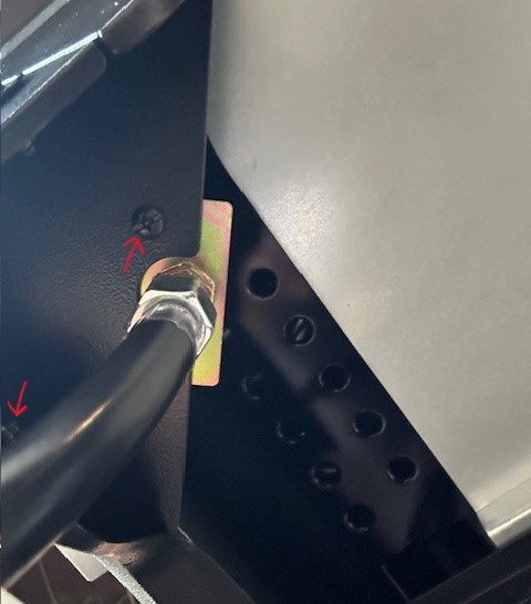 x2 screws on regulator hose.jpg