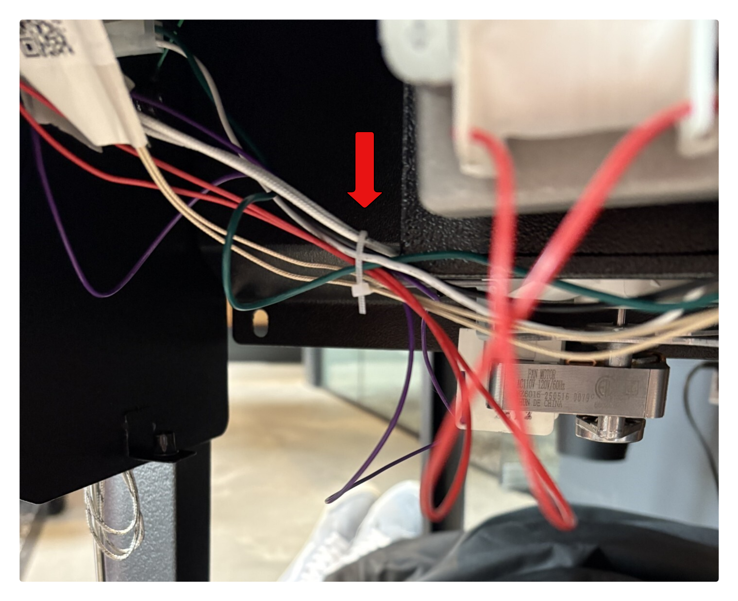 Zip tie with arrow.png