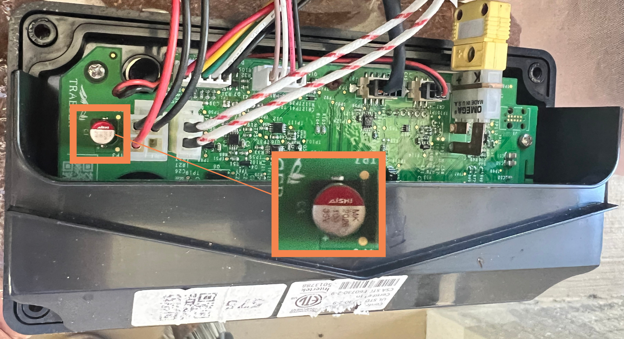 Capacitor on D2 link controller