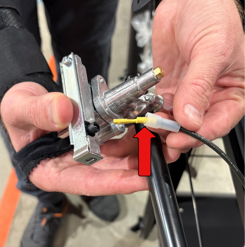 Image with red arrow indicating connector for the ignition wire.
