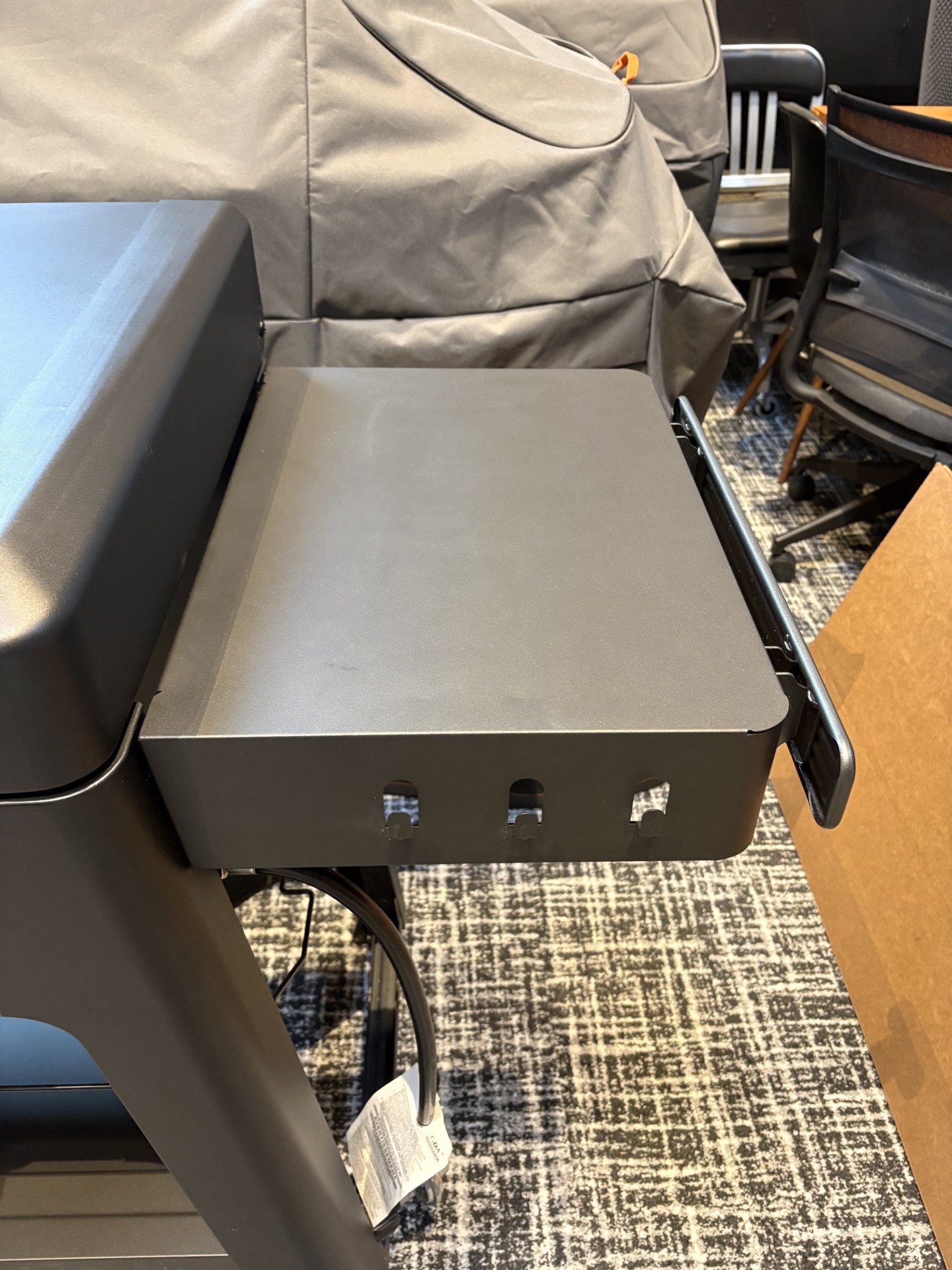 Image of the stationary side shelf